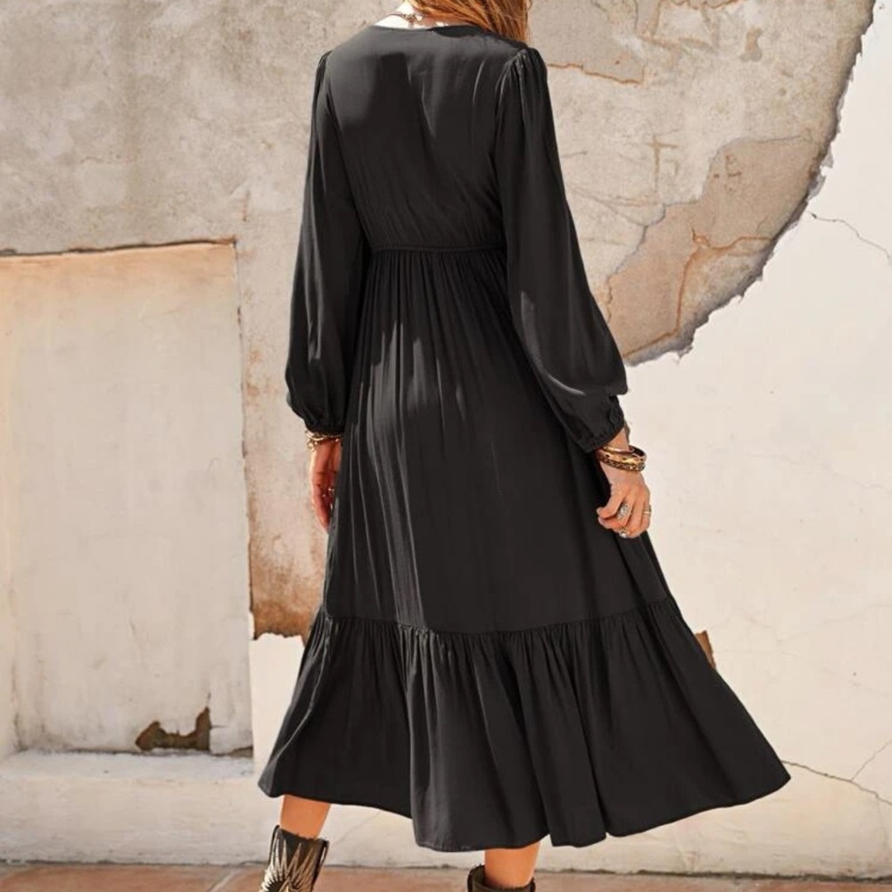 Long sleeve v-neck ruffle tiered maxi dress - Picture 4 of 6